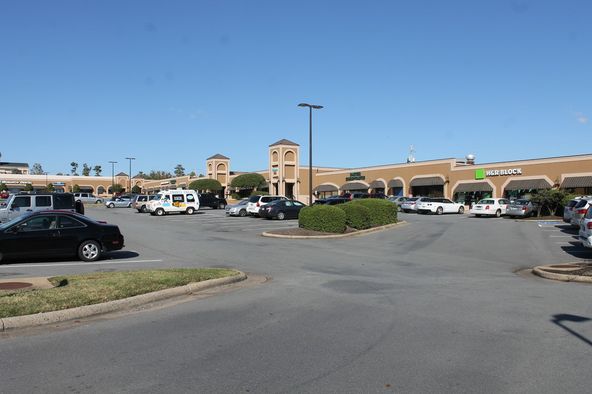 Westchase Plaza: 301 N Shackleford Rd, Little Rock, AR 72211